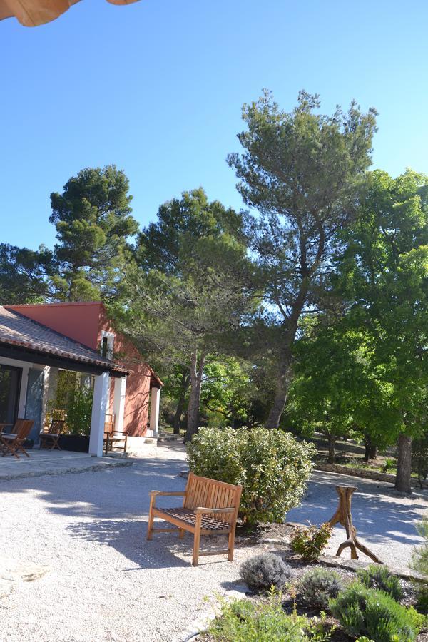 Le Jas De Joucas Hotel-Restaurant Exterior foto