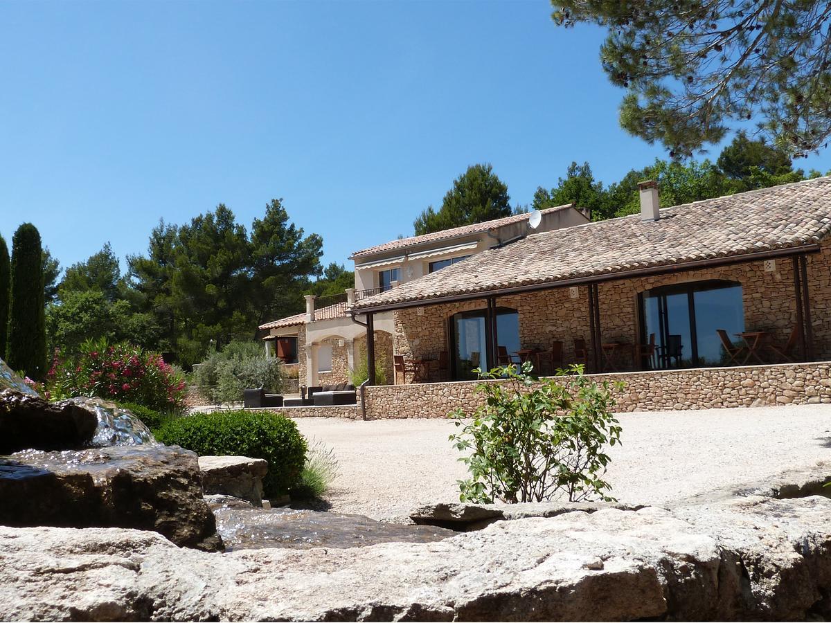 Le Jas De Joucas Hotel-Restaurant Exterior foto